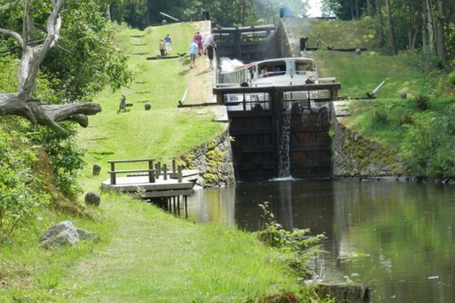 Kinda Kanal, Schleusenstufen